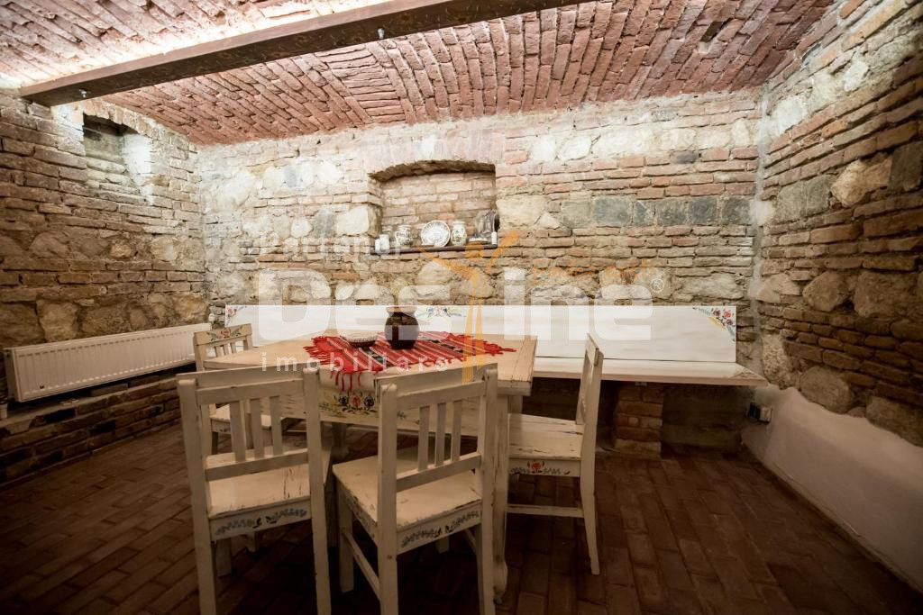 Studio 50 mp, curte interioara, pretabil regim hotelier, situat Central