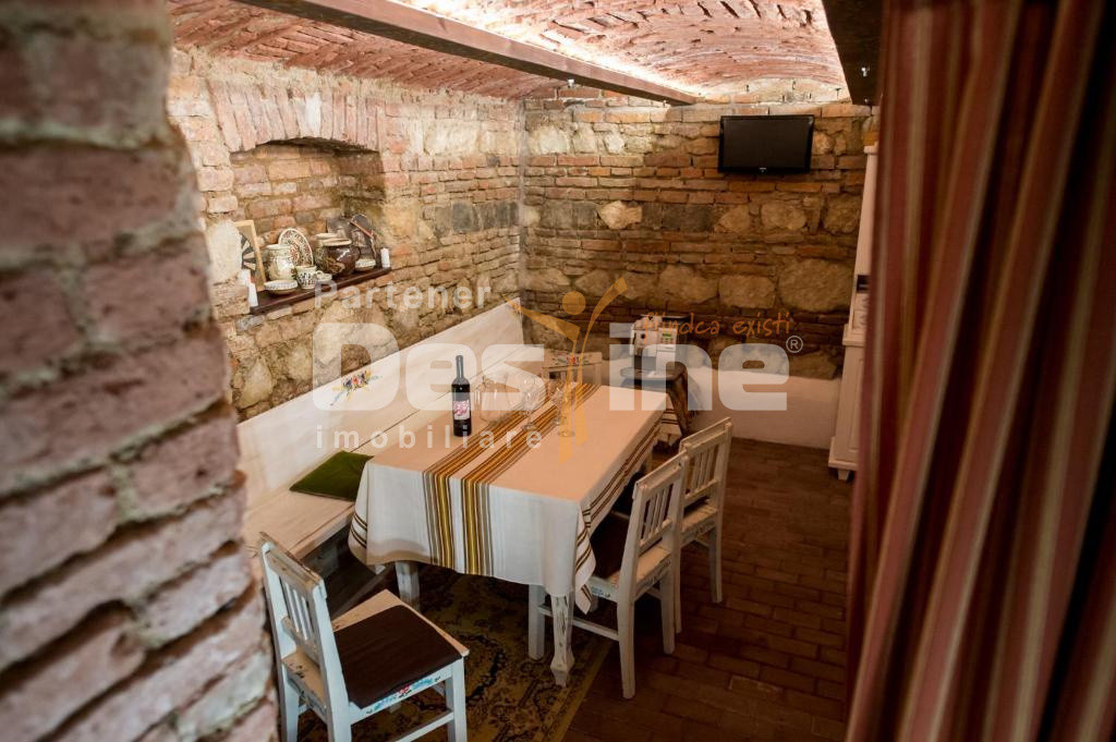 Studio 50 mp, curte interioara, pretabil regim hotelier, situat Central