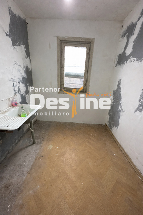 Apartament 2 camere, semidecomandat, 49 mp, etaj 4/4 - Bulevardul Primăverii