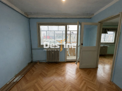 Apartament 2 camere, semidecomandat, 49 mp, etaj 4/4 - Bulevardul Primăverii
