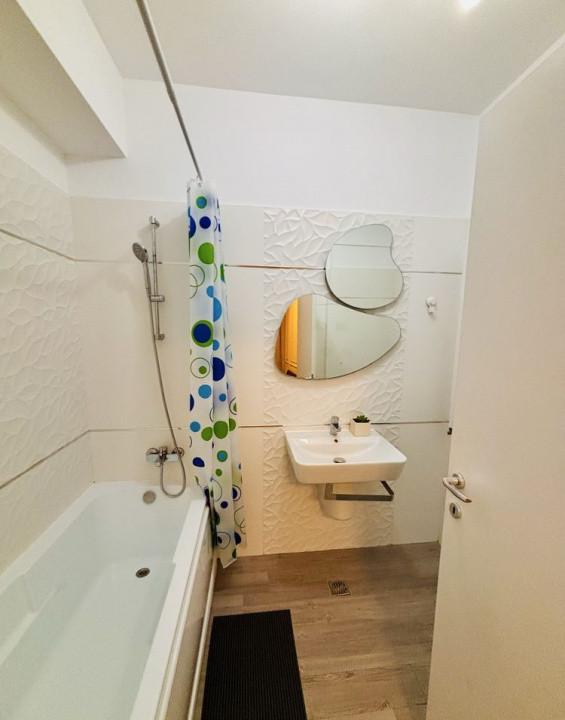 Apartament 3 camere+balcon generos, vedere Palatul Parlamentului, 13 Septembrie