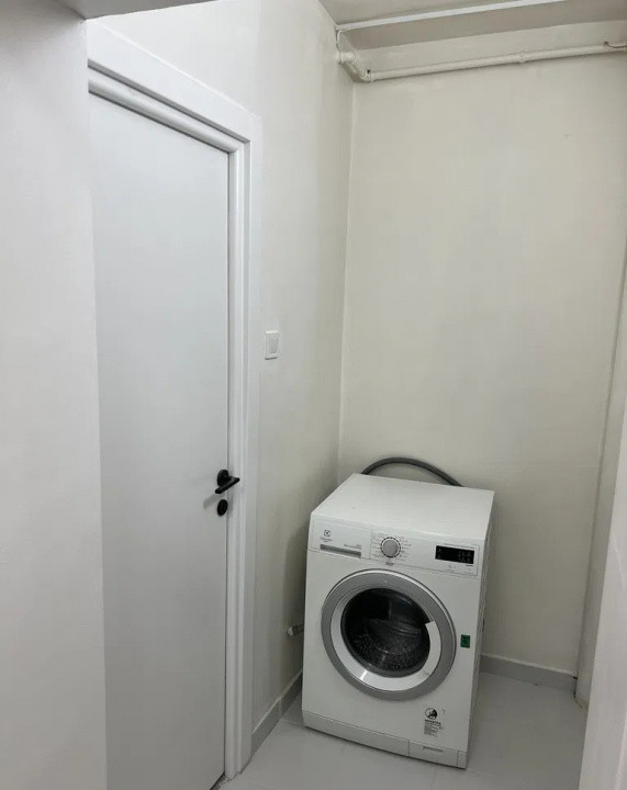 Garsoniera proaspat renovata 30 mp, etaj intermediar,  cartierul Tractorul 