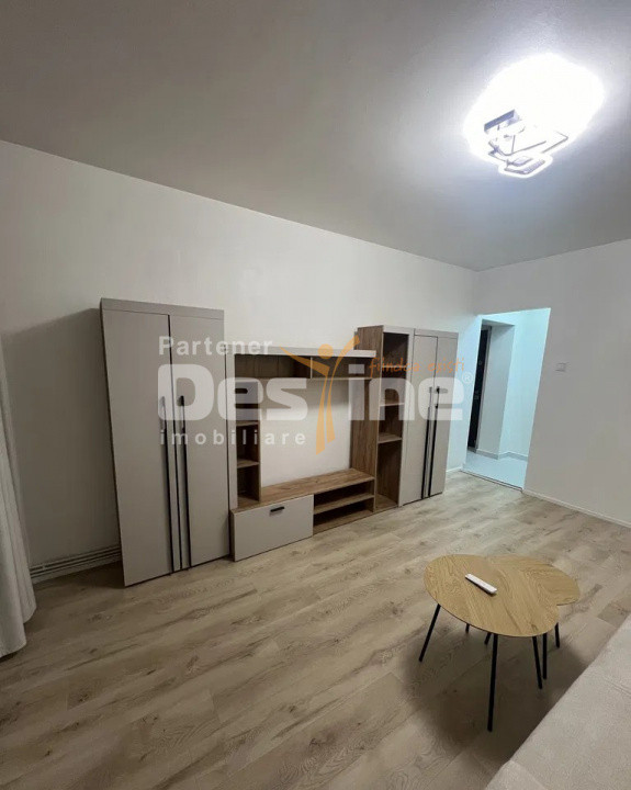 Garsoniera proaspat renovata 30 mp, etaj intermediar,  cartierul Tractorul 