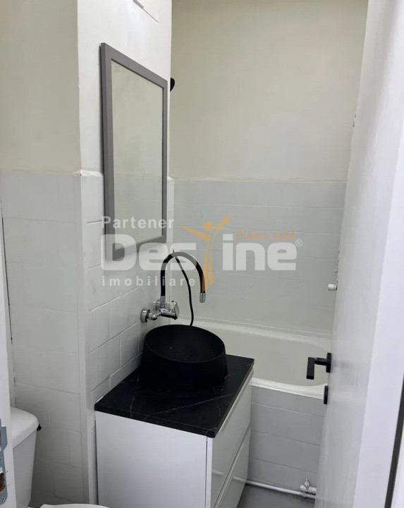 Garsoniera proaspat renovata 30 mp, etaj intermediar,  cartierul Tractorul 