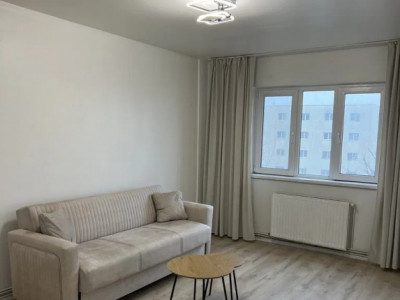 Garsoniera proaspat renovata 30 mp, etaj intermediar,  cartierul Tractorul 