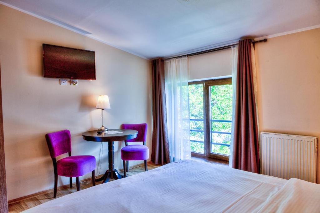 Cladire cu 11 camere, Regim Hotelier, zona Strada Lunga