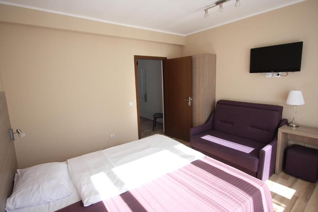 Cladire cu 11 camere, Regim Hotelier, zona Strada Lunga
