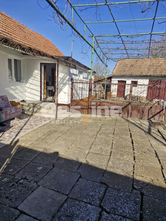 Casă frumoasă - zonă liniștită