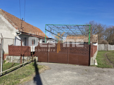 Casă frumoasă - zonă liniștită