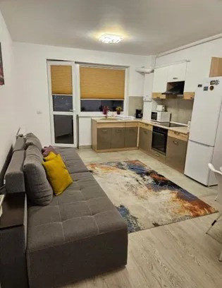 Studio 45 mp, etaj intermediar, cu loc de parcare si balcon, Tractorul - Coresi