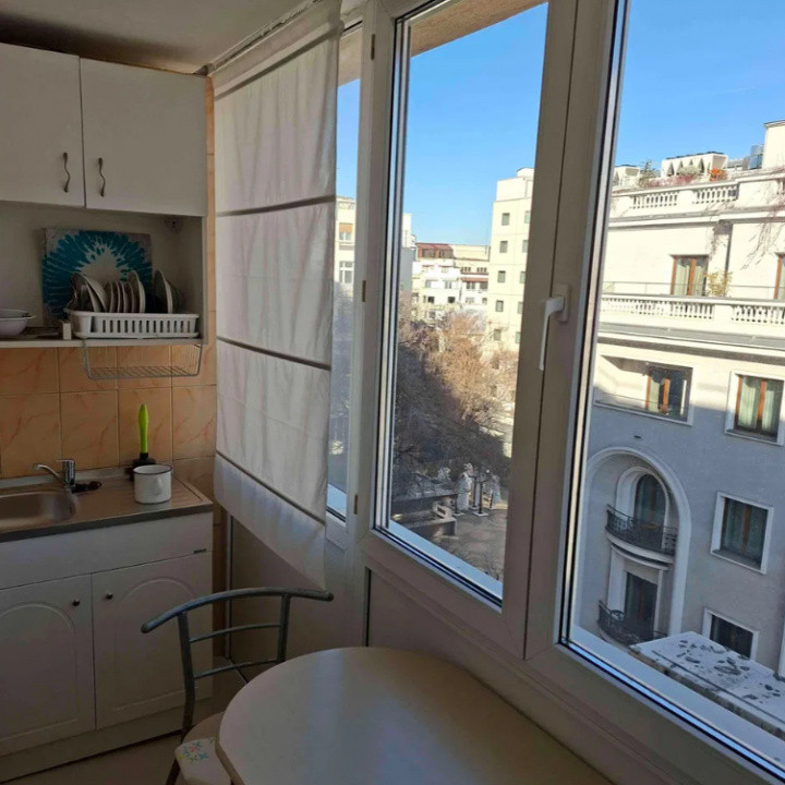 Garsoniera la prima inchiriere, renovata, ultracentrala, zona Victoriei