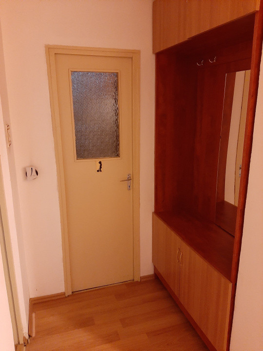 Apartament cu 2 camere decomandat , situat in cartierul Astra, Calea Bucuresti