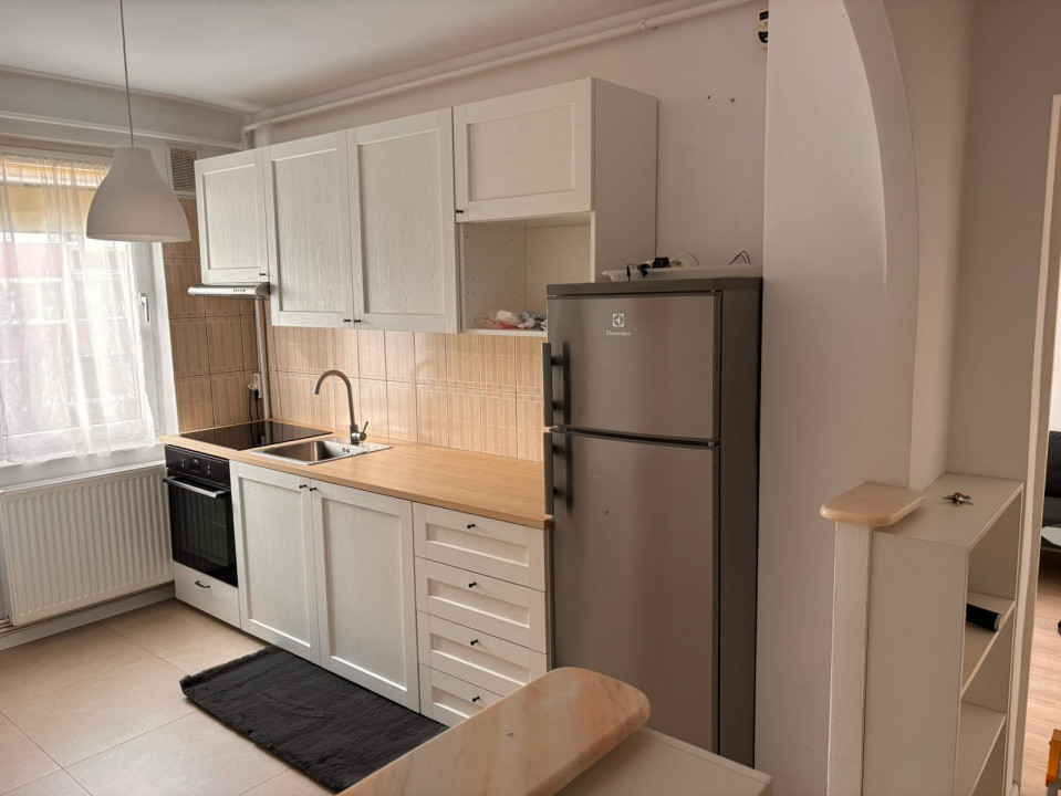 Apartament cu 2 camere decomandat, etaj intermediar, situat in cartierul Astra