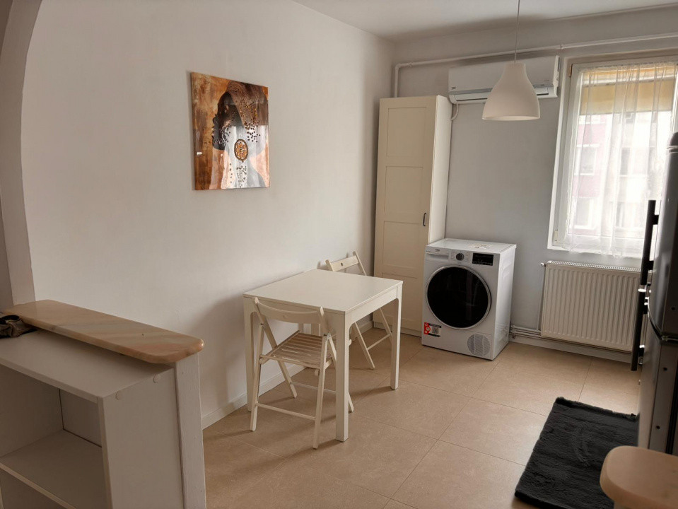 Apartament cu 2 camere decomandat, etaj intermediar, situat in cartierul Astra