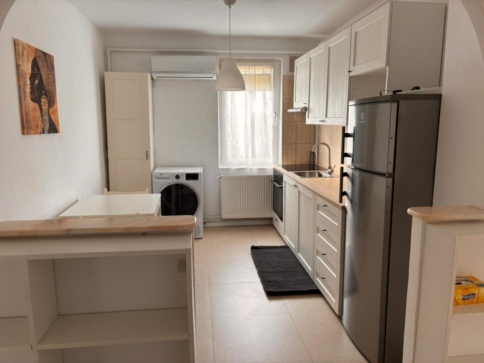 Apartament cu 2 camere decomandat, etaj intermediar, situat in cartierul Astra