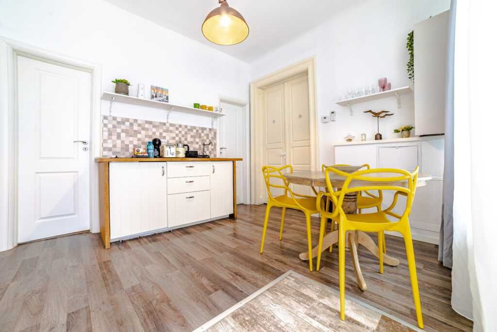 Apartament Cu 2 Camere, Centrul Orașului – La Doar Cativa Pasi!