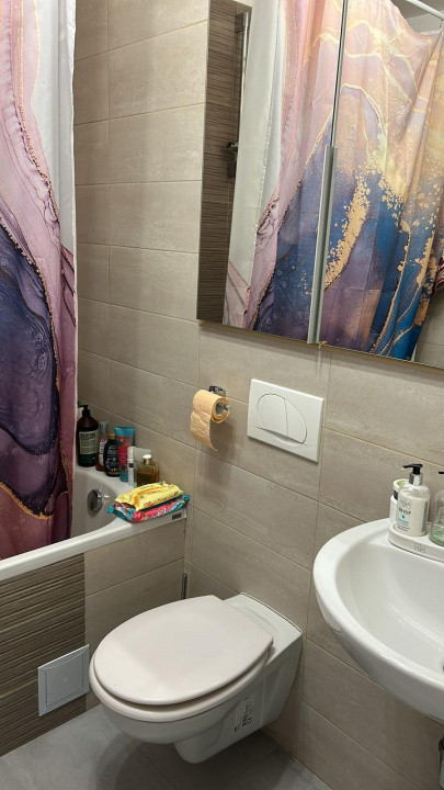 Apartament cu 2 camere mobilat utilat, cu loc de parcare parcare, zona Coresi