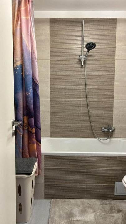 Apartament cu 2 camere mobilat utilat, cu loc de parcare parcare, zona Coresi