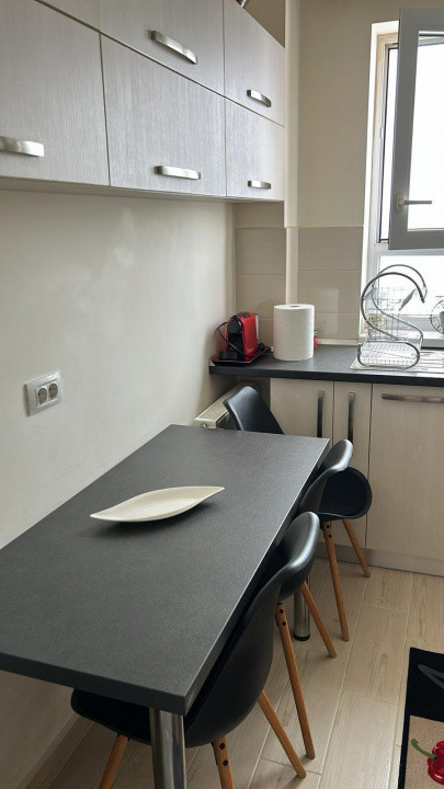 Apartament cu 2 camere mobilat utilat, cu loc de parcare parcare, zona Coresi