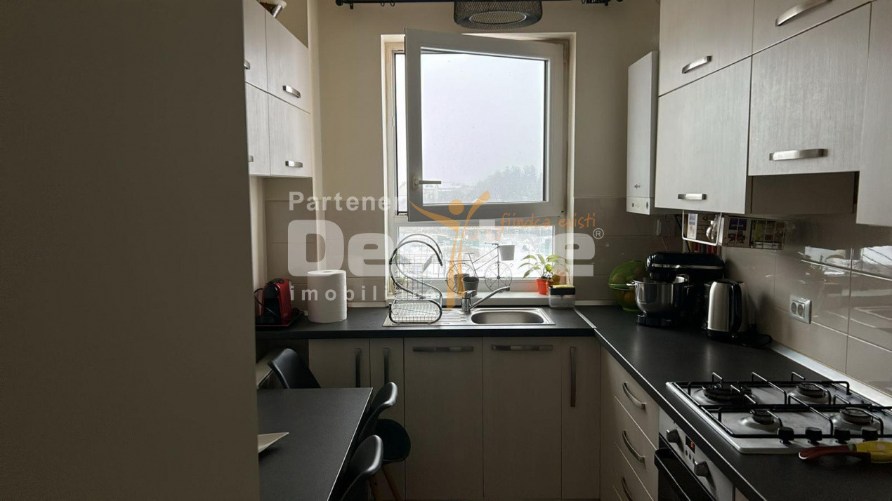 Apartament cu 2 camere mobilat utilat, cu loc de parcare parcare, zona Coresi