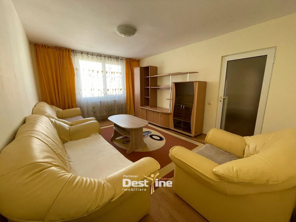 Închiriez apartament 4 camere în zonǎ centralǎ, Piatra Neamț