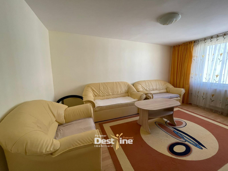 Închiriez apartament 4 camere în zonǎ centralǎ, Piatra Neamț