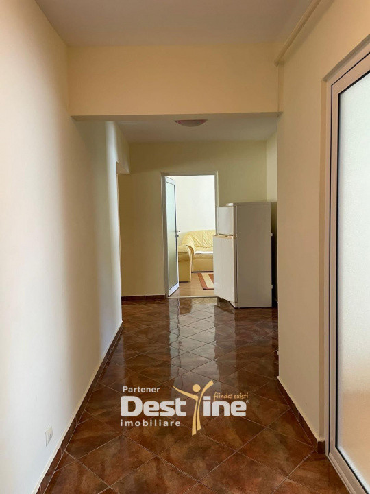 Închiriez apartament 4 camere în zonǎ centralǎ, Piatra Neamț