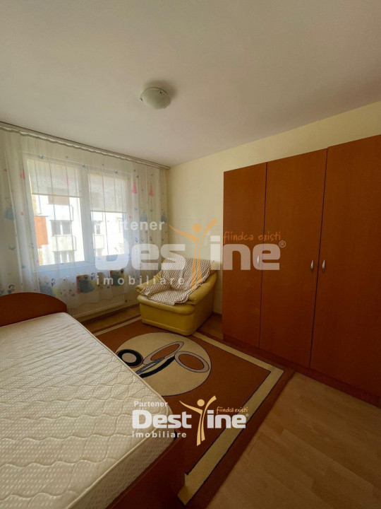 Chirie apartament 4 camere 88 mp mobilat și utilat - Centru