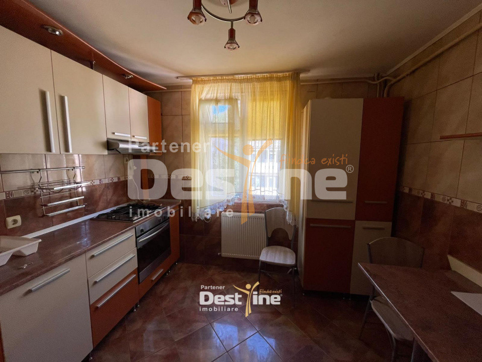 Chirie apartament 4 camere 88 mp mobilat și utilat - Centru