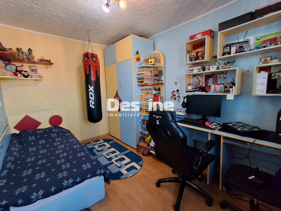 Apartament  3 camere, semidecomandat, Alexandru Cel Bun, 89.900 EURO