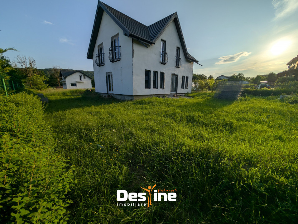 Dobrovăț - Casă la Roșu P+1+Pod 129 mp Utili 1000 mp Teren