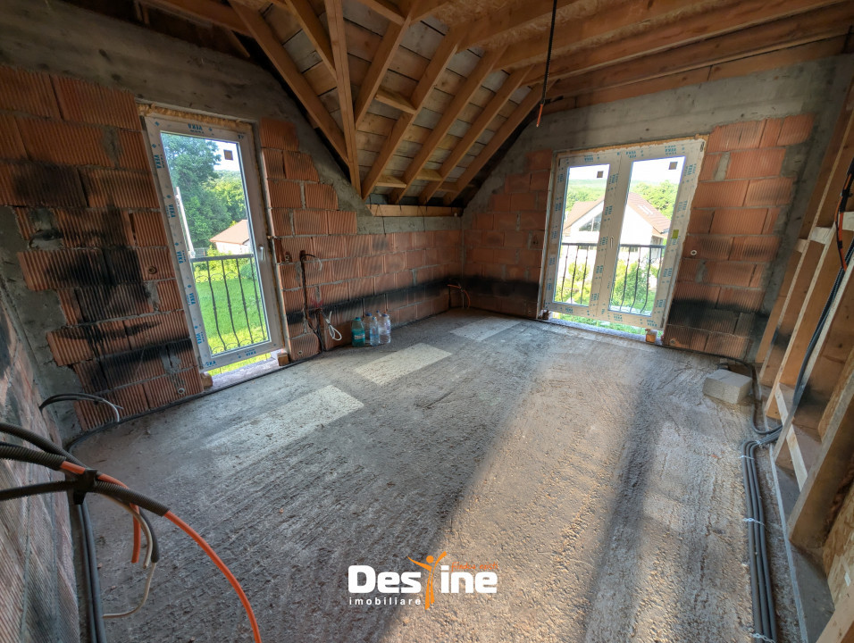 Dobrovăț - Casă la Roșu P+1+Pod 129 mp Utili 1000 mp Teren