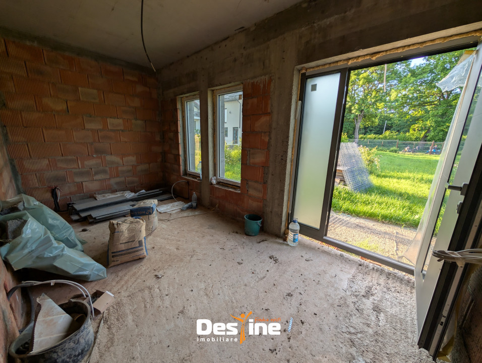 Dobrovăț - Casă la Roșu P+1+Pod 129 mp Utili 1000 mp Teren