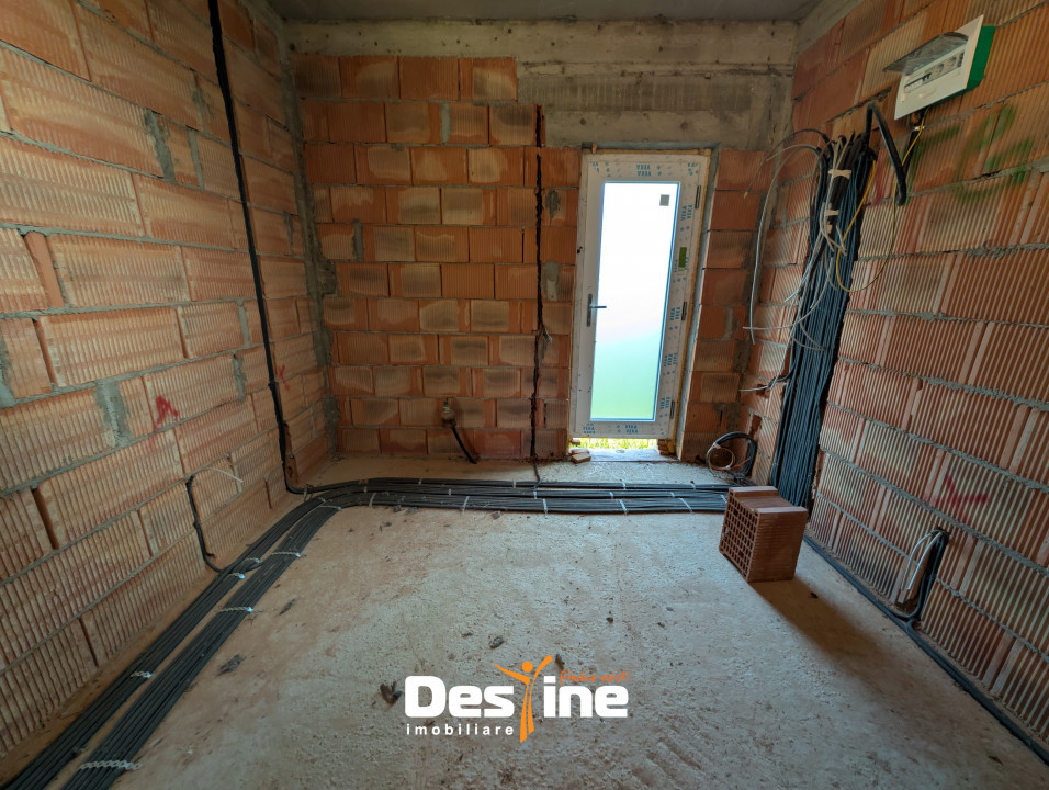 Dobrovăț - Casă la Roșu P+1+Pod 129 mp Utili 1000 mp Teren