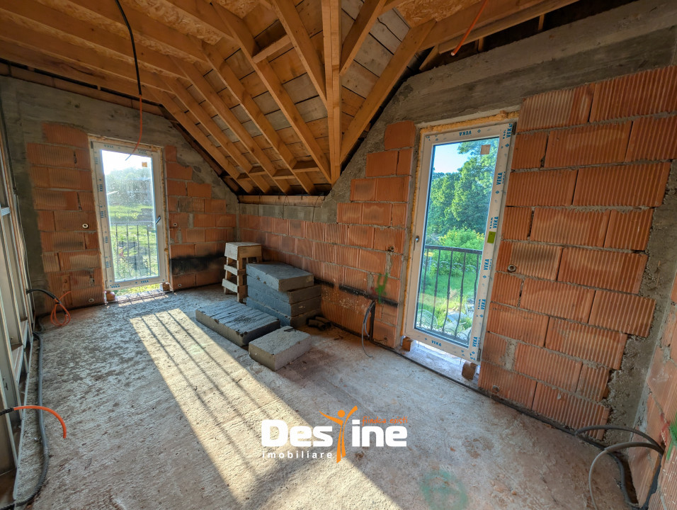 Dobrovăț - Casă la Roșu P+1+Pod 129 mp Utili 1000 mp Teren