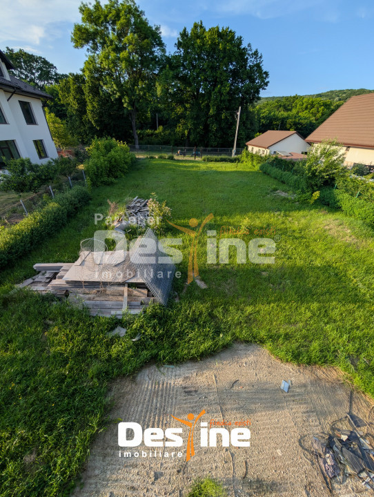 Dobrovăț - Casă la Roșu P+1+Pod 129 mp Utili 1000 mp Teren