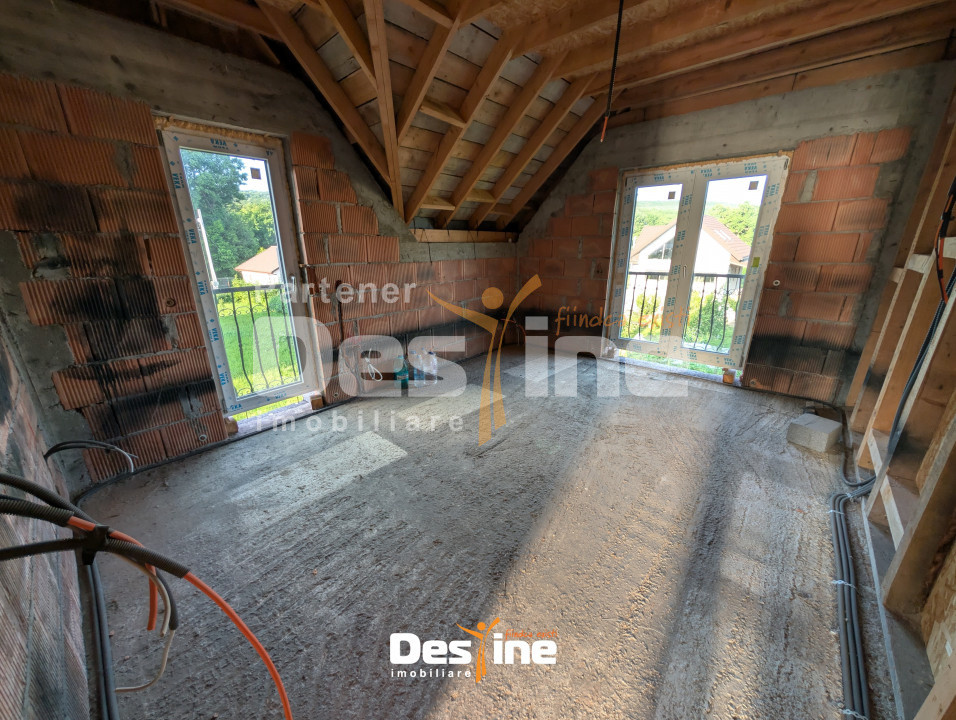 Dobrovăț - Casă la Roșu P+1+Pod 129 mp Utili 1000 mp Teren