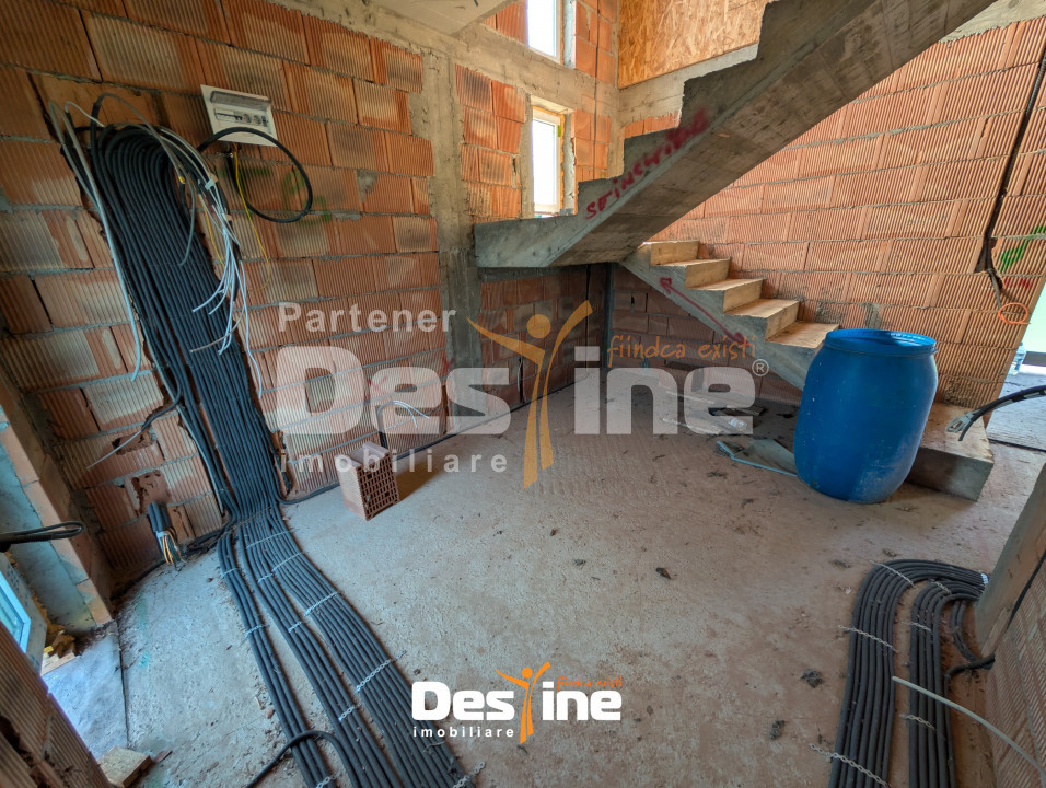 Dobrovăț - Casă la Roșu P+1+Pod 129 mp Utili 1000 mp Teren