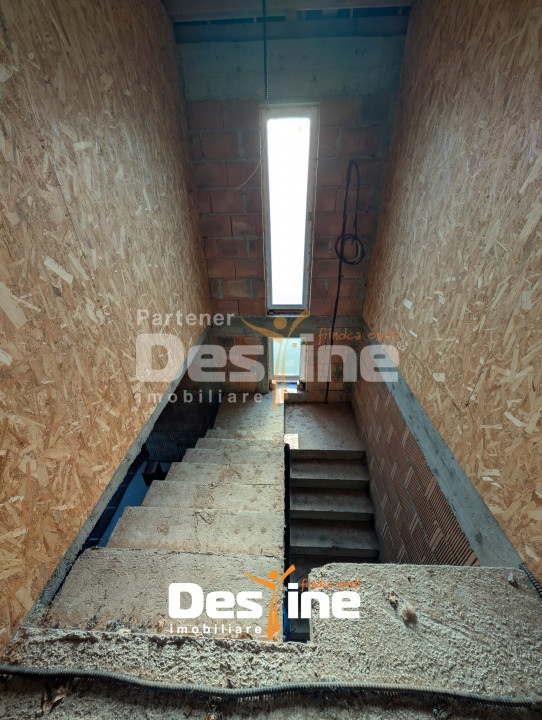 Dobrovăț - Casă la Roșu P+1+Pod 129 mp Utili 1000 mp Teren