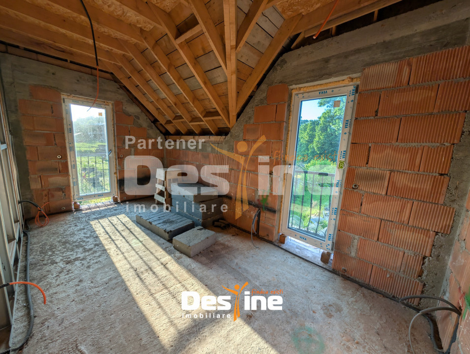 Dobrovăț - Casă la Roșu P+1+Pod 129 mp Utili 1000 mp Teren