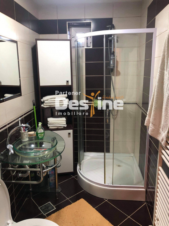 Apartament cu 2 camere, semidecomandat, etaj 4/4, 50 mp, finisat - ultracentral