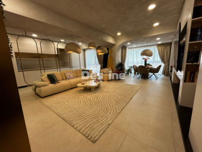 Apartament Copou 2 camere 70 mp mobilat cu parcare subterană și boxă