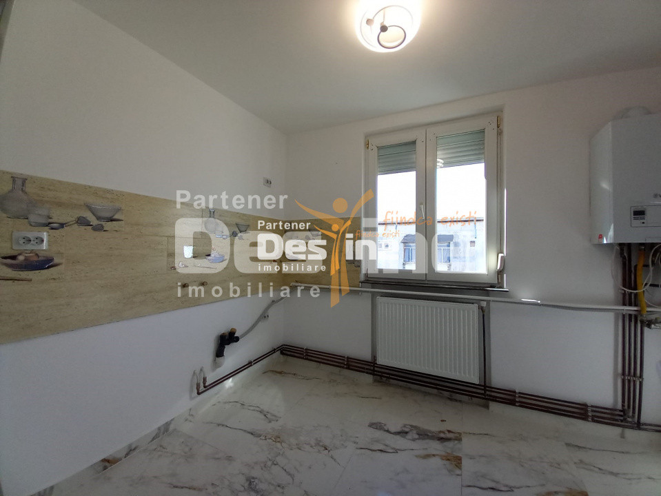 Apartament 2 camere 46 mp model decomandat, renovat in totalitate - Roman