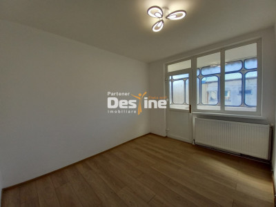 Apartament 2 camere 46 mp model decomandat, renovat in totalitate - Roman