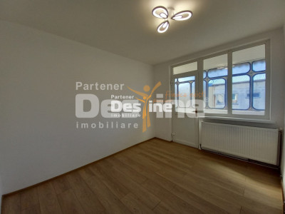 Apartament 2 camere 46 mp model decomandat, renovat in totalitate - Roman