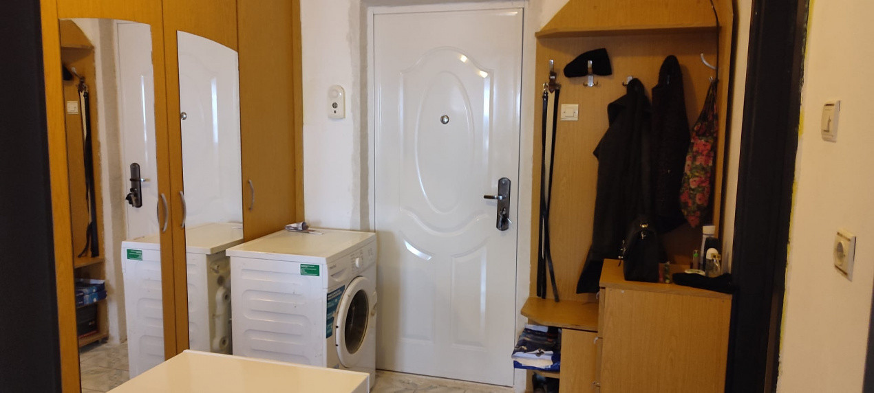 Apartament cu 1 camera ,decomandat , mobilat si renovat recent