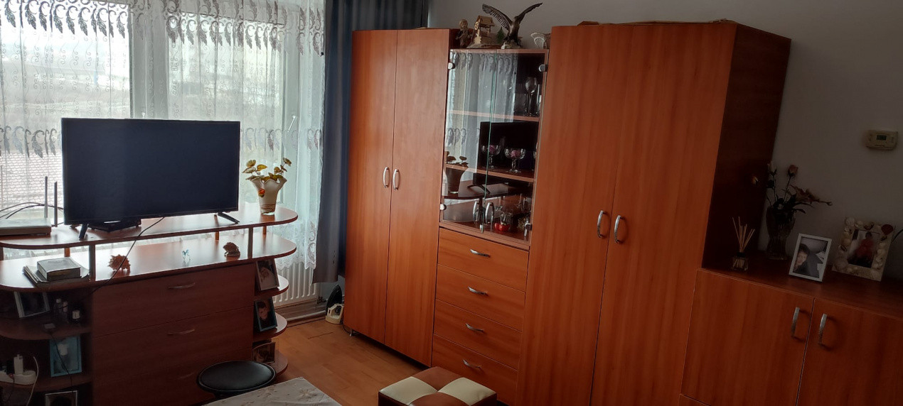 Apartament cu 1 camera ,decomandat , mobilat si renovat recent