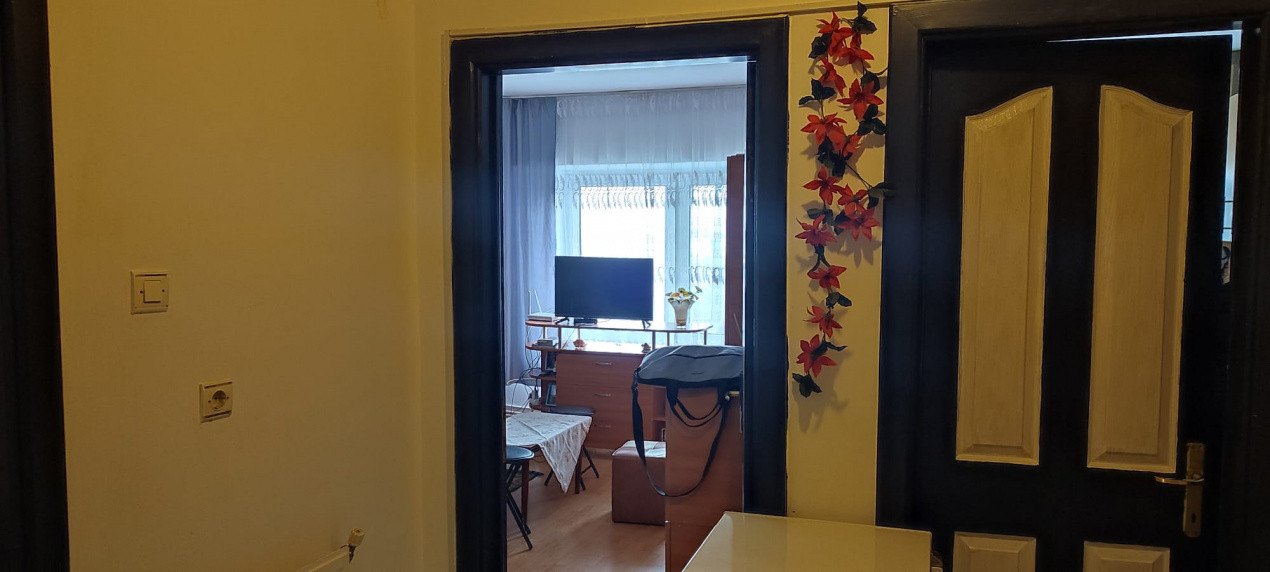 Apartament cu 1 camera ,decomandat , mobilat si renovat recent