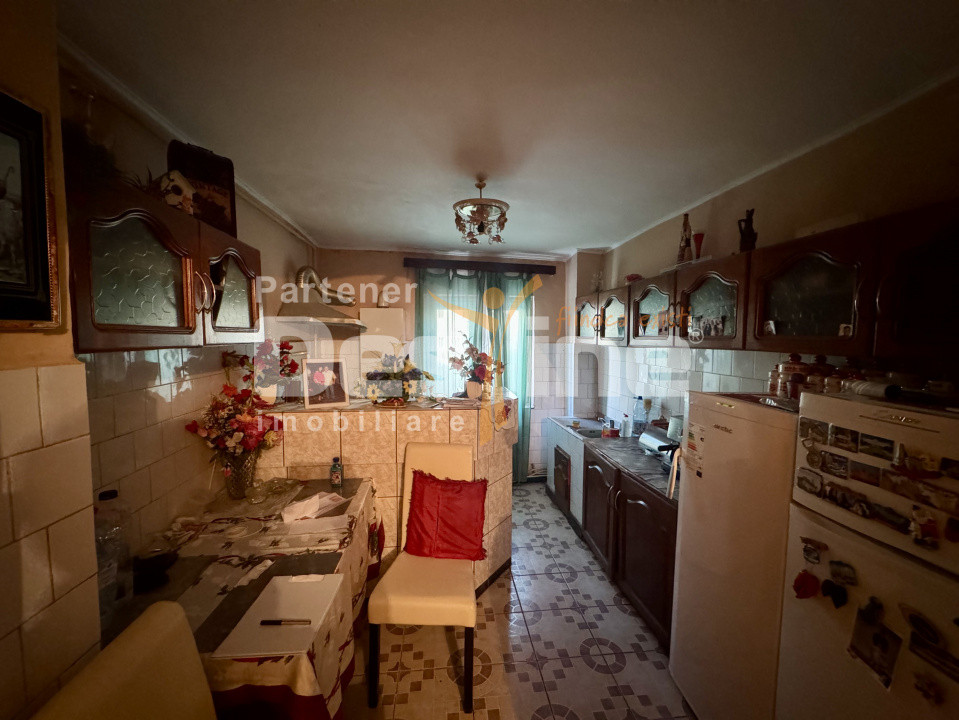 Apartament 3 camere ultracentral etaj 1 Simeria 