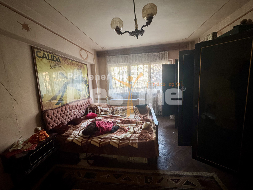 Apartament 3 camere ultracentral etaj 1 Simeria 